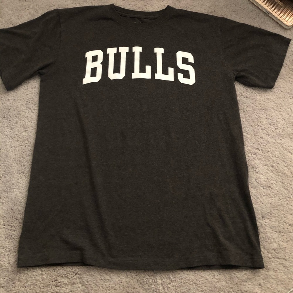 Alta Gracia Apparel Bulls t-shirt